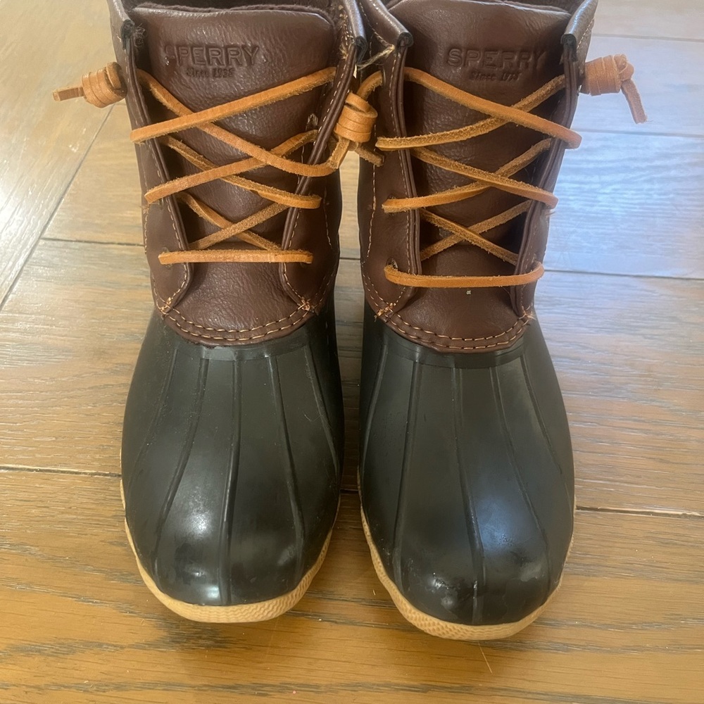 Kids Sperry Saltwater Boots - size 3 - excellent condition